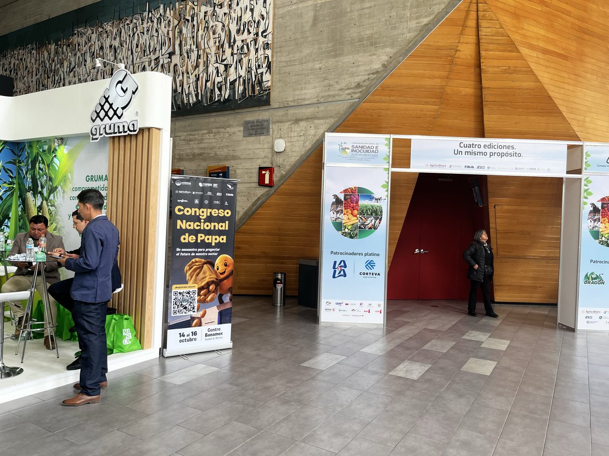 AMSACSemilleros's tweet photo. También a impulsar la innovación científica, consolidar la trazabilidad de los alimentos y garantizar recursos suficientes para enfrentar los retos sanitarios.
#SanidadAgroalimentaria #Inocuidad #SeguridadAlimentaria #Agroalimentario #AMSAC #SomosSemilleros #CongresoCNA https://t.co/BOzqZ3sJXb