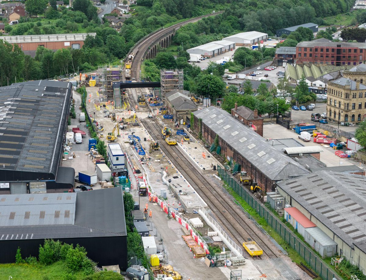 networkrail's tweet photo. ๐ค๏ธ We've completed work to modernise the railway between Morley and Dewsbury in West Yorkshire.
Including:
66 overhead line equipment masts
Batley and Dewsbury station enhancements.
๐ https://t.co/HNp74EZWBc
#TranspennineRouteUpgrade https://t.co/tPUoOts09J