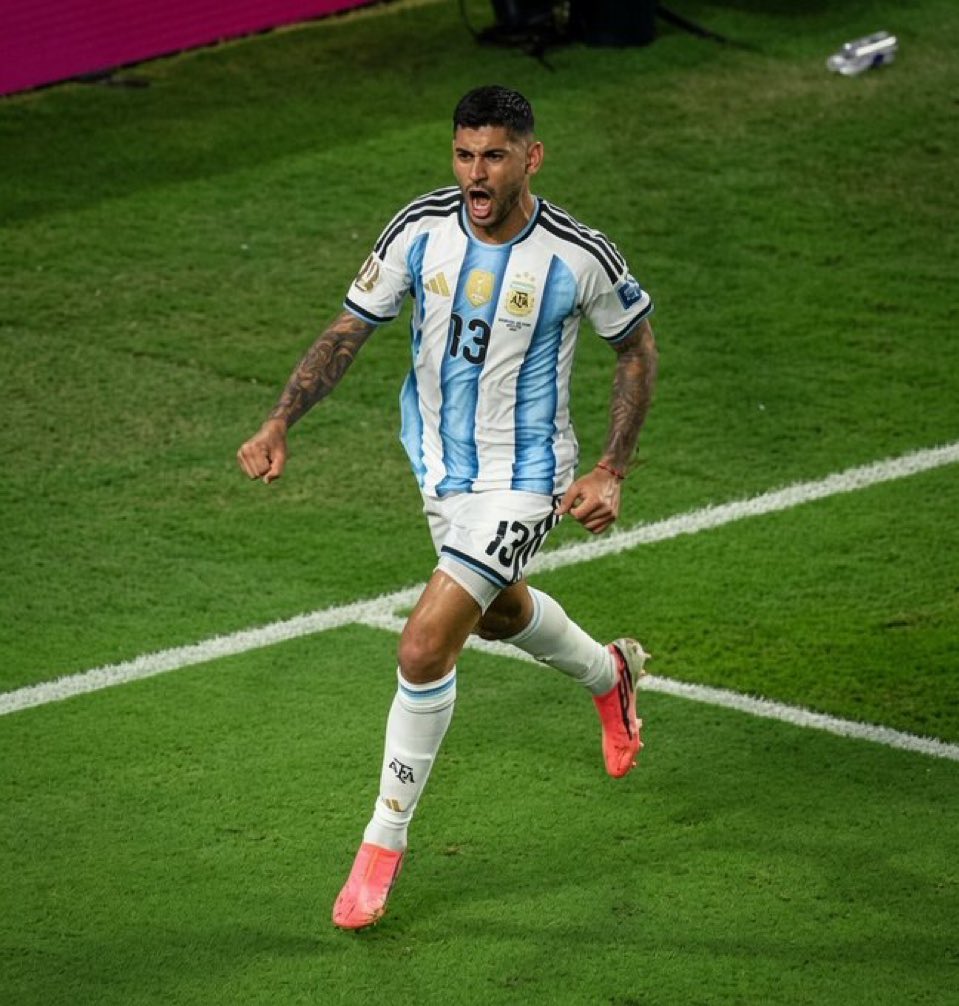_LBDTW_'s tweet photo. ES EL MEJOR CENTRAL DE LA HISTORIA DE ESTE GLORIOSO PAÍS TE AMAMOS @CutiRomero2 https://t.co/DF35Ud1sNm