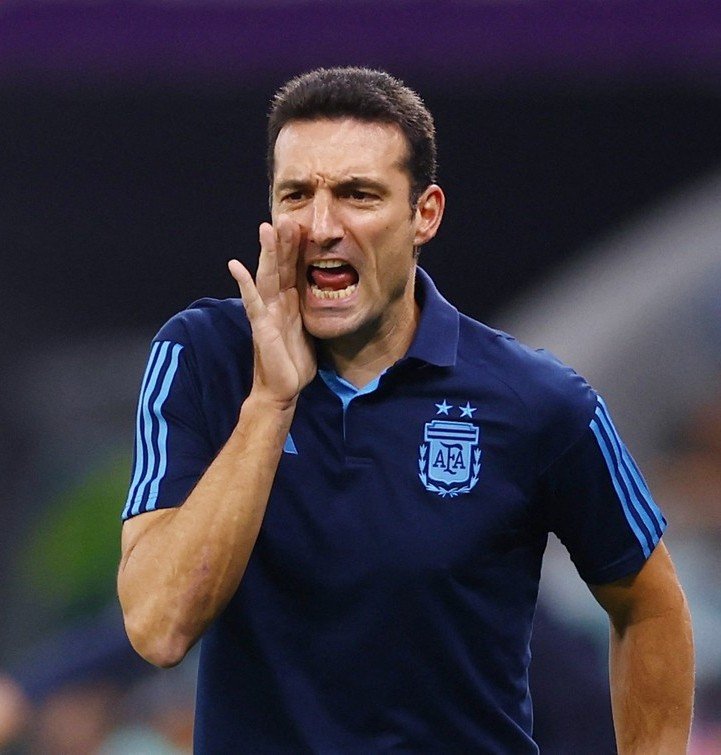 TiraTeimaofc's tweet photo. Lionel Scaloni:
Duas Copas do Mundo = Duas finais.

Tem que respeitar LA SCALONETA. https://t.co/slbF0jkoLw
