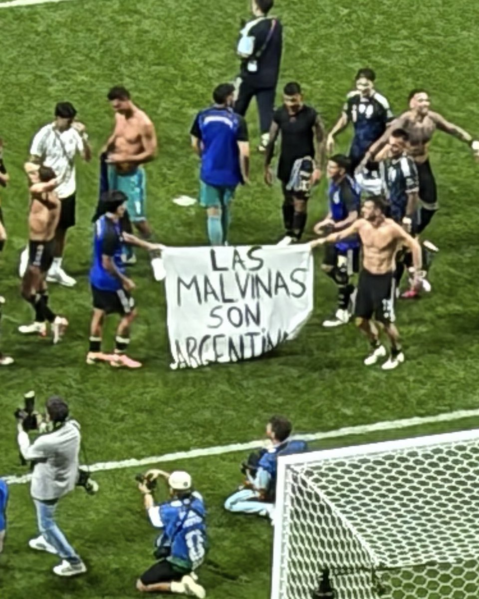 DataRacingOK's tweet photo. Y NUNCA LO OLVIDEN: HOY Y SIEMPRE LAS MALVINAS SON ARGENTINAS 🇦🇷 https://t.co/zYsY6GEShw