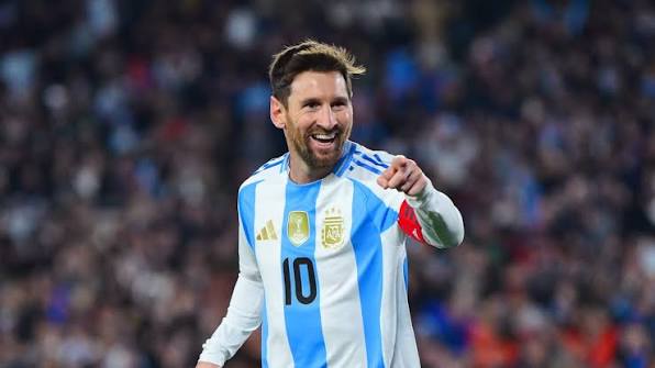 2010MisterChip's tweet photo. #OJOALDATO - Con sus 2 asistencias en la semifinal, Messi 🇦🇷 llega a 12 participaciones directas de gol (8 goles + 4 asistencias) en el Mundial 2026, uno de los mayores registros de una edición en TODA la historia de la Copa del Mundo:

Fontaine 🇫🇷 1958 — 15 (13+2)
Kocsis 🇭🇺 1954 — 13 (11+2)
Müller 🇩🇪 1970 — 13 (10+3)
MESSI 🇦🇷 2026 — 12 (8+4)
Ademir 🇧🇷 1950 — 12 (8+4)
Mbappé 🇫🇷 2026 — 11 (8+3)
Kopa 🇫🇷 1958 — 11 (3+8)
Fritz Walter 🇩🇪 1954 — 11 (3+8)