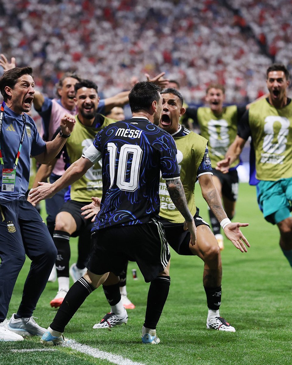 LuigiMarchelle's tweet photo. Sigan intentando manchar su legado, cada vez les quedan menos argumentos. Qué privilegio haber podido ser testigo de una carrera extraordinaria. Lionel Messi jugará su tercera Final del Mundo. https://t.co/MJcFuuYCbW