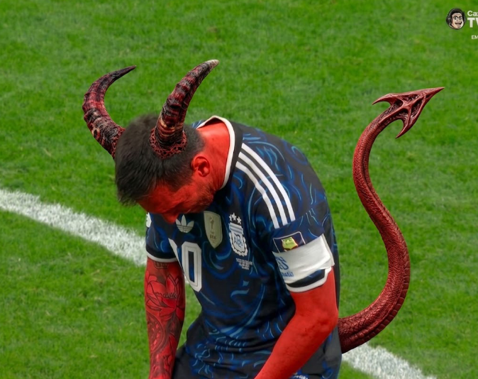 senshi_real's tweet photo. VOCÊS VIRAM O QUE ACONTECEU???

MESSI VIROU O DIABO E FICOU AGRADECENDO AO INFERNO PELA VITORIA DA ARGENTINA NO FINAL https://t.co/gj8iDPSwVC