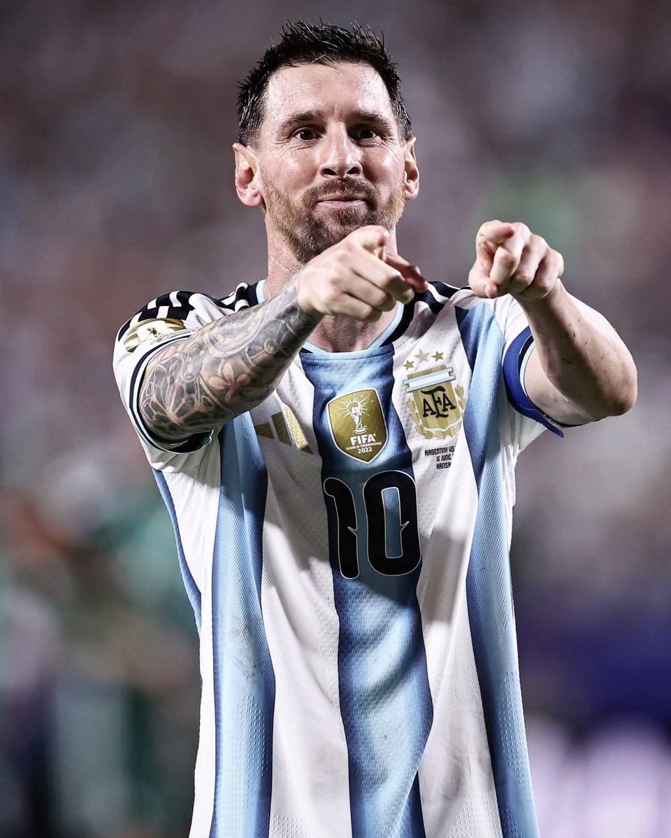 mejavicky's tweet photo. Messi winning the world cup back to back and there's nothing you can do. Cristiano Ronaldo fans can go cry. https://t.co/ONRBGYEl3R