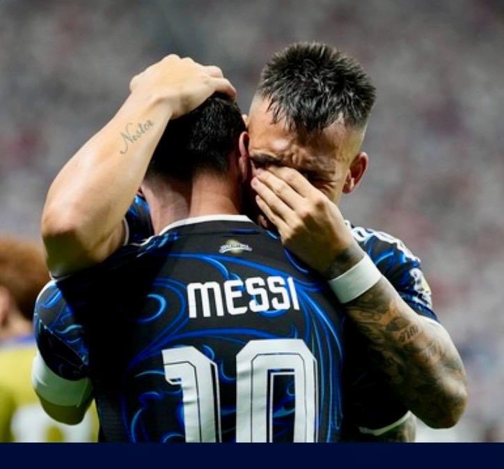 Risantilopezcar's tweet photo. Orgullo de estos jugadores que juegan con el corazón en la mano, y muestran respeto por una forma de vivir que es nuestra IDENTIDAD
Vamos Argentina carajo https://t.co/yAdsOKH04f
