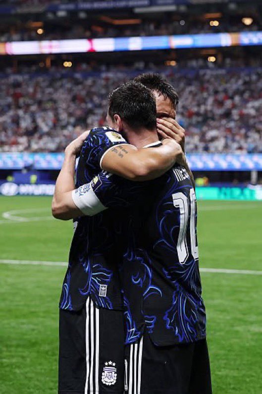 aji3n's tweet photo. عمّ اللعبه ليو ميسي 
#leomessi 
#argentina https://t.co/qNwAqv1B3y