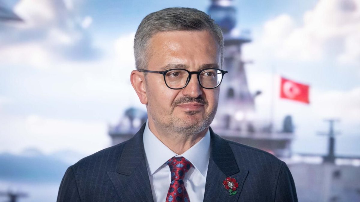 sonyazicom's tweet photo. 15 Temmuz'un 10. yılı vesilesiyle, "İrade Bizim, Zafer Bizim" temasıyla düzenlenen dijital zaman tüneli büyük ilgi gördü. 

Milli birlik ruhu, Kızılay Milli İrade Meydanı'nda tekrar canlandı; şehitler anıldı, gazilere hürmet sunuldu. 🇹🇷✨

Bu önemli anma, milletimizin dayanışma ve iradesinin simgesi oldu.

#ZaferBizim #15Temmuz #Milliİrade

Kaynak: TRT Haber