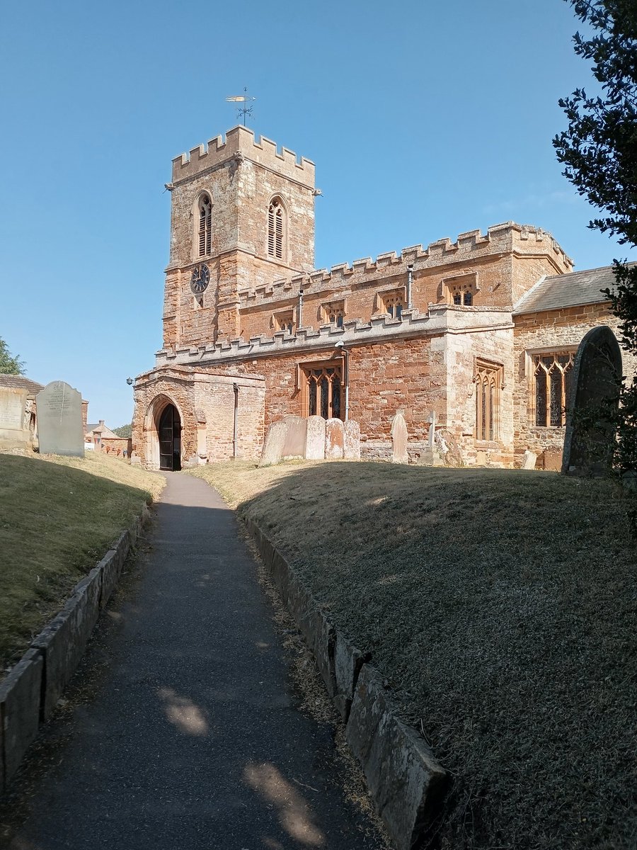 phil0073's tweet photo. Up to #StMaryAndAllSaintsHolcot in #July.#PhilOnaBike #WindowsOnWednesday #FootpathFriday #MonumentMonday #TowerTuesday https://t.co/WWtlqCIEwP