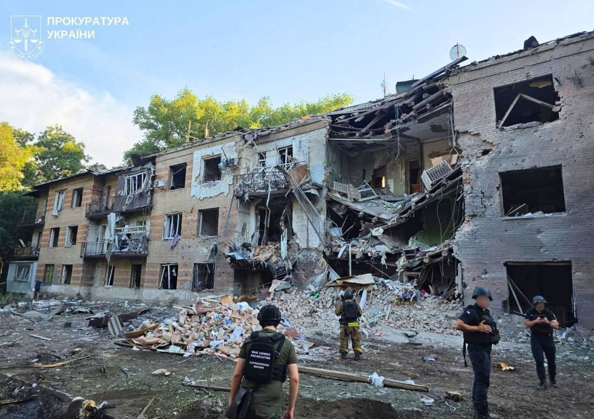 Maks_NAFO_FELLA's tweet photo. 💔 3 people have already been killed and 15 wounded as a result of the Russian attack with guided aerial bombs on Zaporizhzhia… https://t.co/oC6KWjwpYX