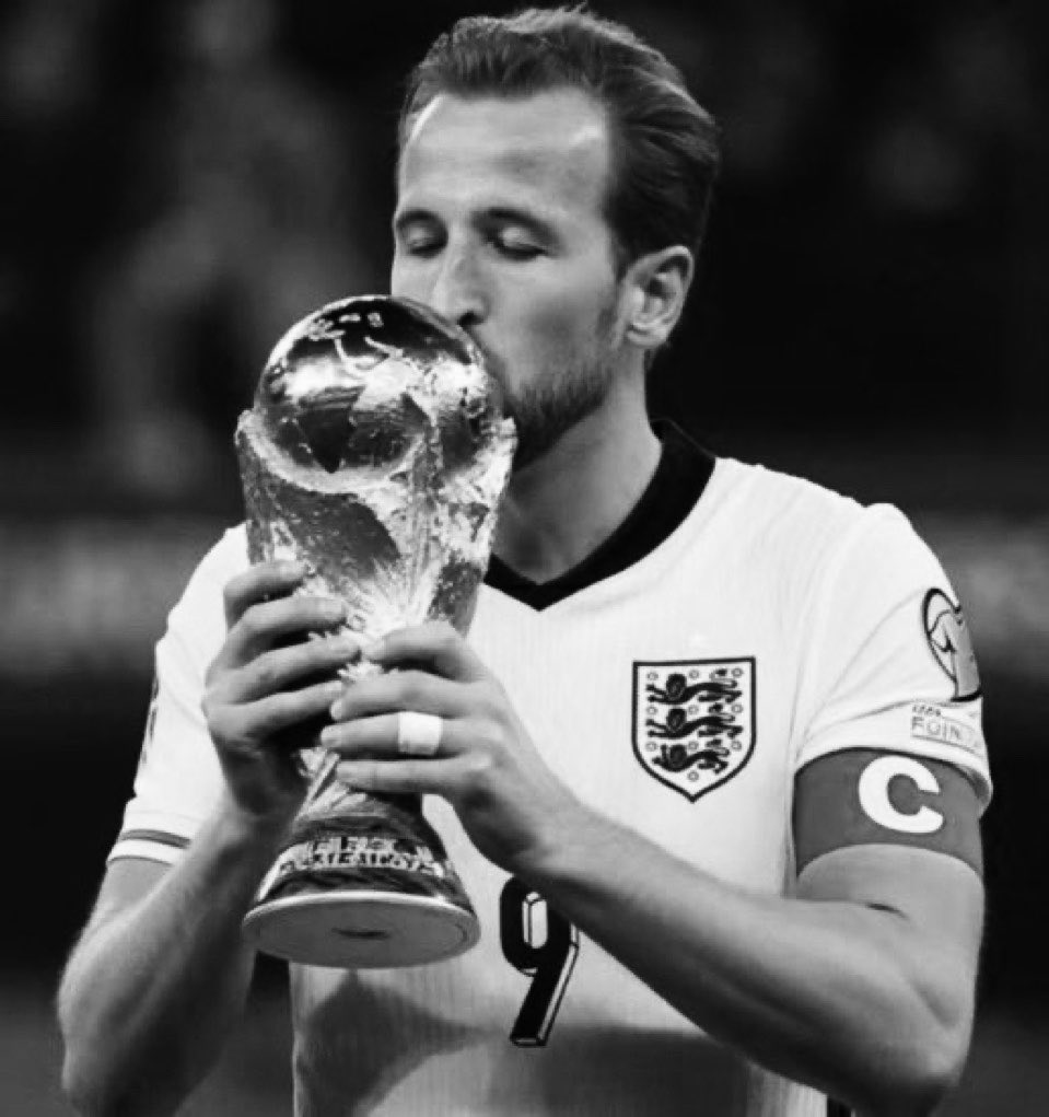 HKqne's tweet photo. خسر البريميرليغ مع توتنهام مرتين
و نهائي الكاس مرتين
و نهائي ابطال اوروبا
و اليورو مرتين 
و الحين نصف نهائي كاس العالم 3 مرات

كفاية يا كرة القدم كفاية https://t.co/nxEzzXDuKL