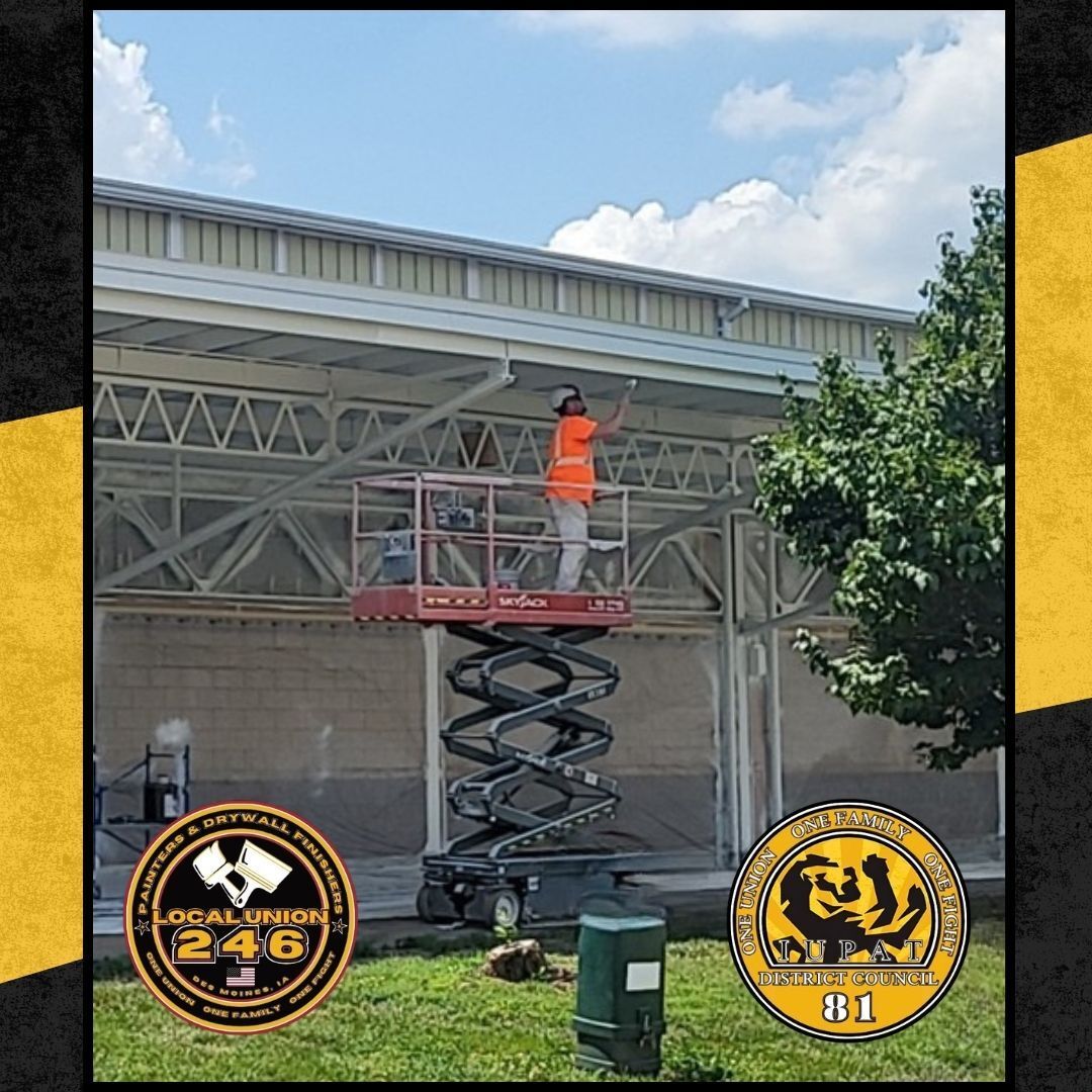 IUPATDC81's tweet photo. Members of Local 246 putting the finishing touches @ Iowa State Fairgrounds. Shoutout to 1st Interiors and crew, Regis Racine, Nate Ramirez, Ryan Rhoades, Dakotah Wessel, RJ Gilliland as they help get buildings ready for the fair. #IowaStateFair #FairPrep #Local246 https://t.co/VPpfhPmoZX