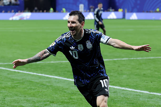 la12tuittera's tweet photo. 🇦🇷VAS A JUGAR OTRA FINAL DEL MUNDO, LEO!!!!! https://t.co/QFd1bANpk0