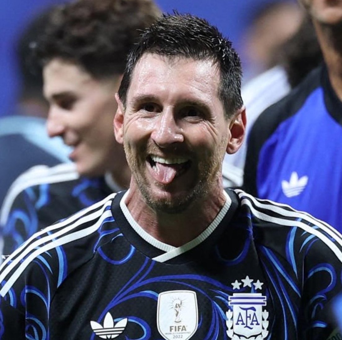 M10GOAT's tweet photo. I hope you saw it well, Piers 😛 https://t.co/pleBzLKJaO