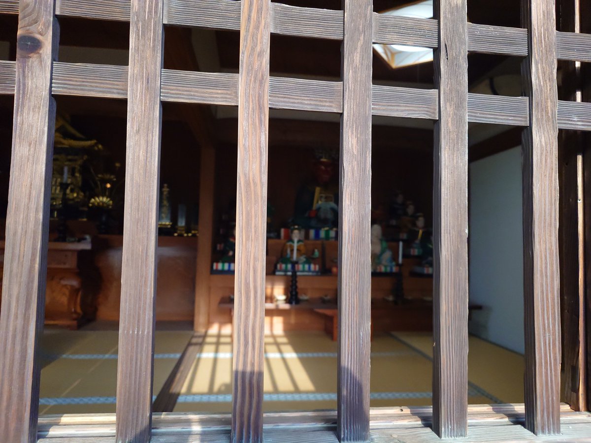 kansenjiimagawa's tweet photo. 本日は藪入りの日

地獄の釜が開く閻魔様の賽日です。

観泉寺では毎年1月16日と7月16日に閻魔様へ御赤飯をお供えし、お経（妙法蓮華経寿量品）をお唱えしております。
本日は観泉寺東堂がお唱えしました。(副住職も)

また、15時頃まで戸を開けておりますので閻魔様をご覧いただけます✨️

#観泉寺
#閻魔様
#閻魔様の賽日
#藪入り
#藪入りの日