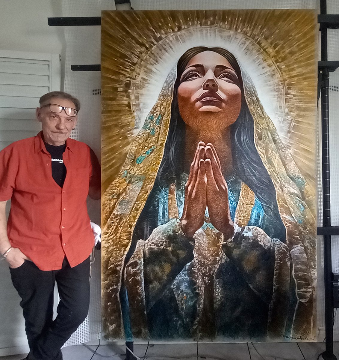 marcoangeli's tweet photo. Virgem de Guadalupe I 130 x 200 cm em dois módulos. Carvão, acrílico e técnica mista sobre tela. Marco Angeli, março de 2025  Minha primeira versão da Virgem, de um ano atrás. Minhas obras são feitas apenas sob encomenda. Esta obra está disponível também em gravuras, assinadas, autenticadas e com tiragem limitada, que podem ser adquiridas inclusive com cartão de crédito. Detalhes no whatsapp 11 95030.6005, São Paulo, sem intermediários.