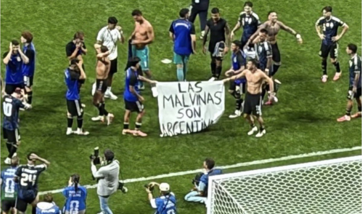 LegadoPeron's tweet photo. “Las Malvinas son argentinas” ¡ Viva Perón! https://t.co/Nr3i1EQcpt