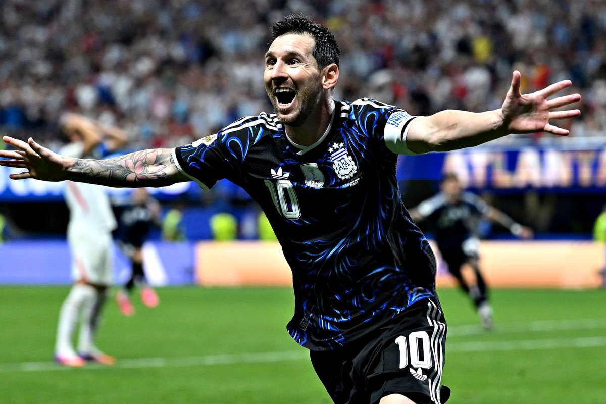 B24PT's tweet photo. ⚽️⚽️⚽️ v Argélia
⚽️⚽️ v Áustria 
⚽️ v Jordânia 
⚽️ v Cabo Verde
⚽️🅰️ v Egito
🅰️ v Suíça 
🅰️🅰️ v Inglaterra

GOAT. https://t.co/mvhQG8ZXF4