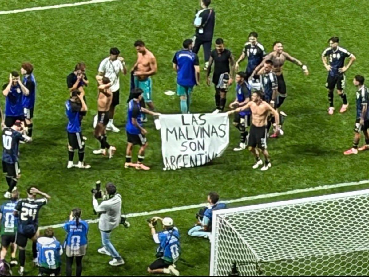 ceciliamoreauok's tweet photo. Argentina en la final y los trapos no los bajamos nunca !

Vamos Argentina 🤍🇦🇷💪🏻 https://t.co/ldefLp7TAA