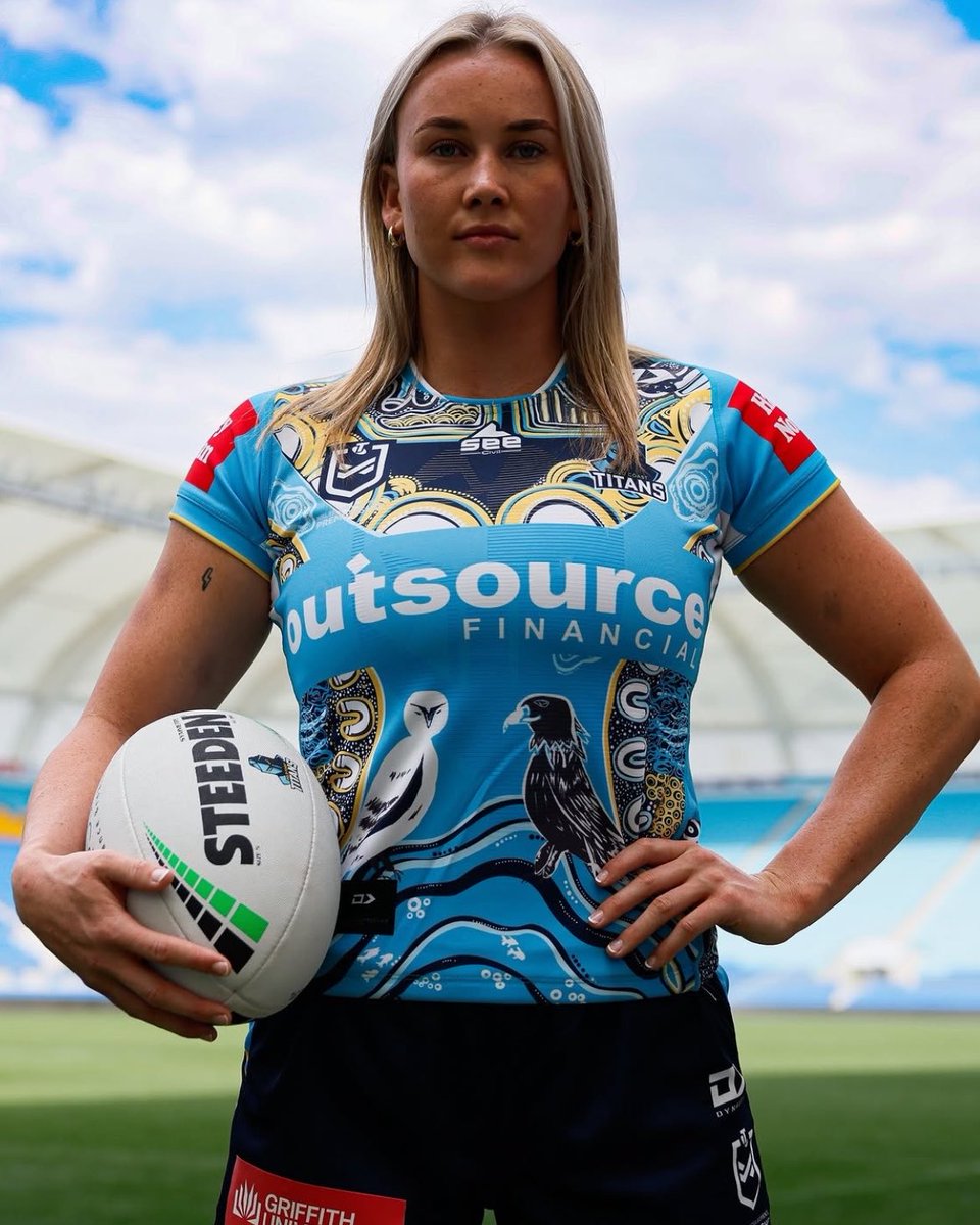 Unseendivaspics's tweet photo. Proof that rugby players do it better - Jaime Chapman showing you how it's done 🏉🔥 https://t.co/yRMfRXxFe2