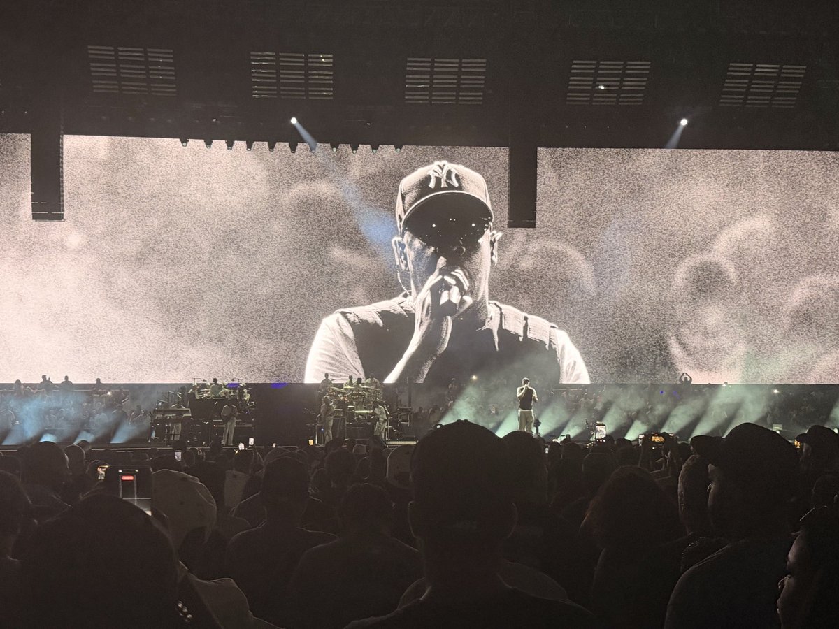 EniolaMafe's tweet photo. “ Would you rather be underpaid or overrated?”

Jaÿ- z 

Most epic concert I’ve ever been too https://t.co/Q4QxKgW1Se