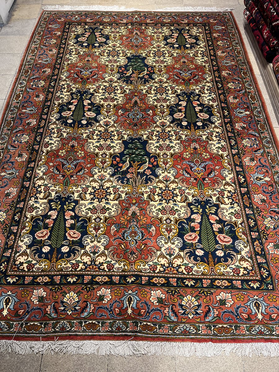 fakharcarpet's tweet photo. «سرو» در قالی بختیاری https://t.co/Nnut5RKHbi