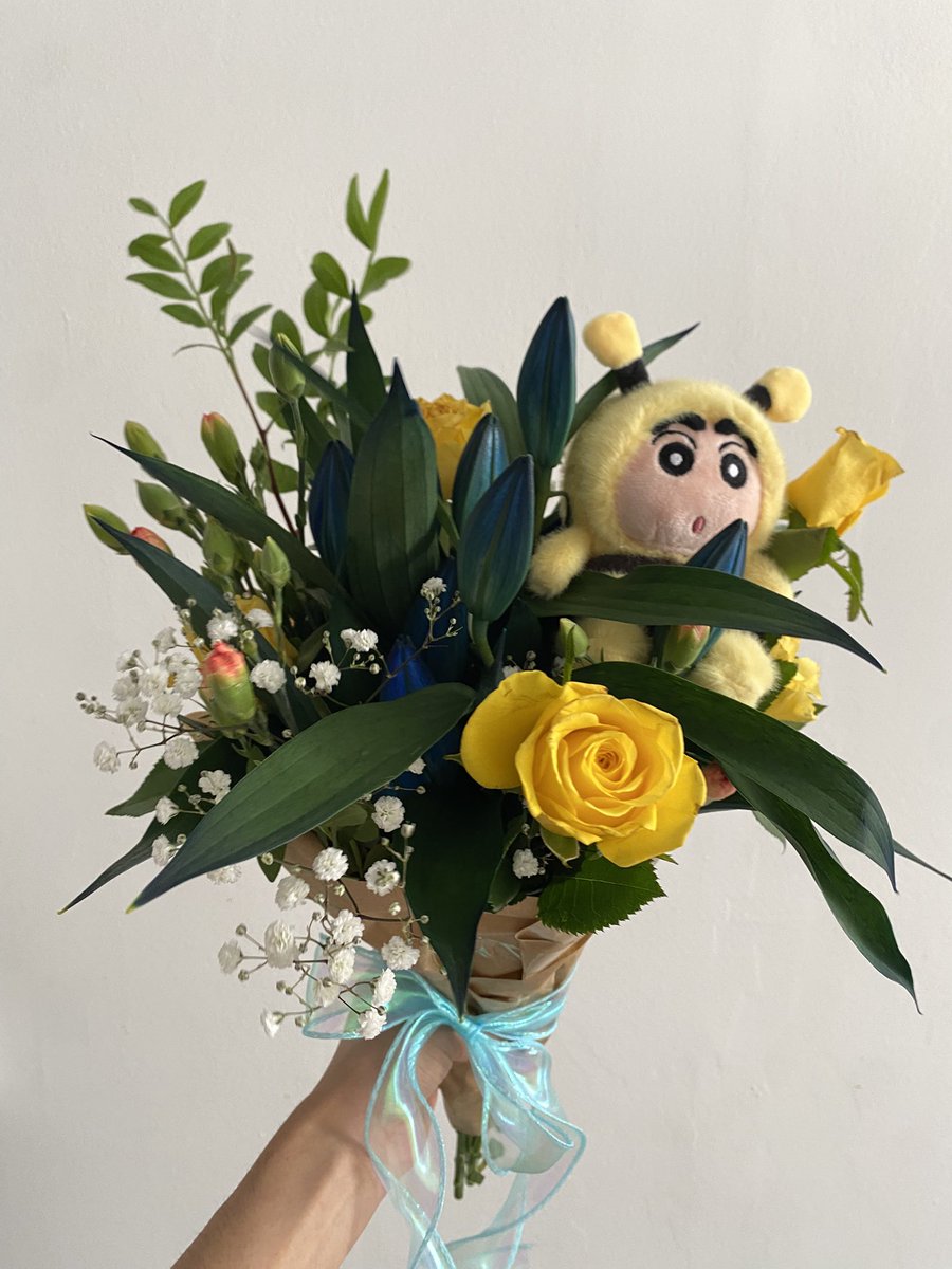 IoveworId's tweet photo. pls look at this bouquet i made for my gf omg https://t.co/3I5mZxy1iR