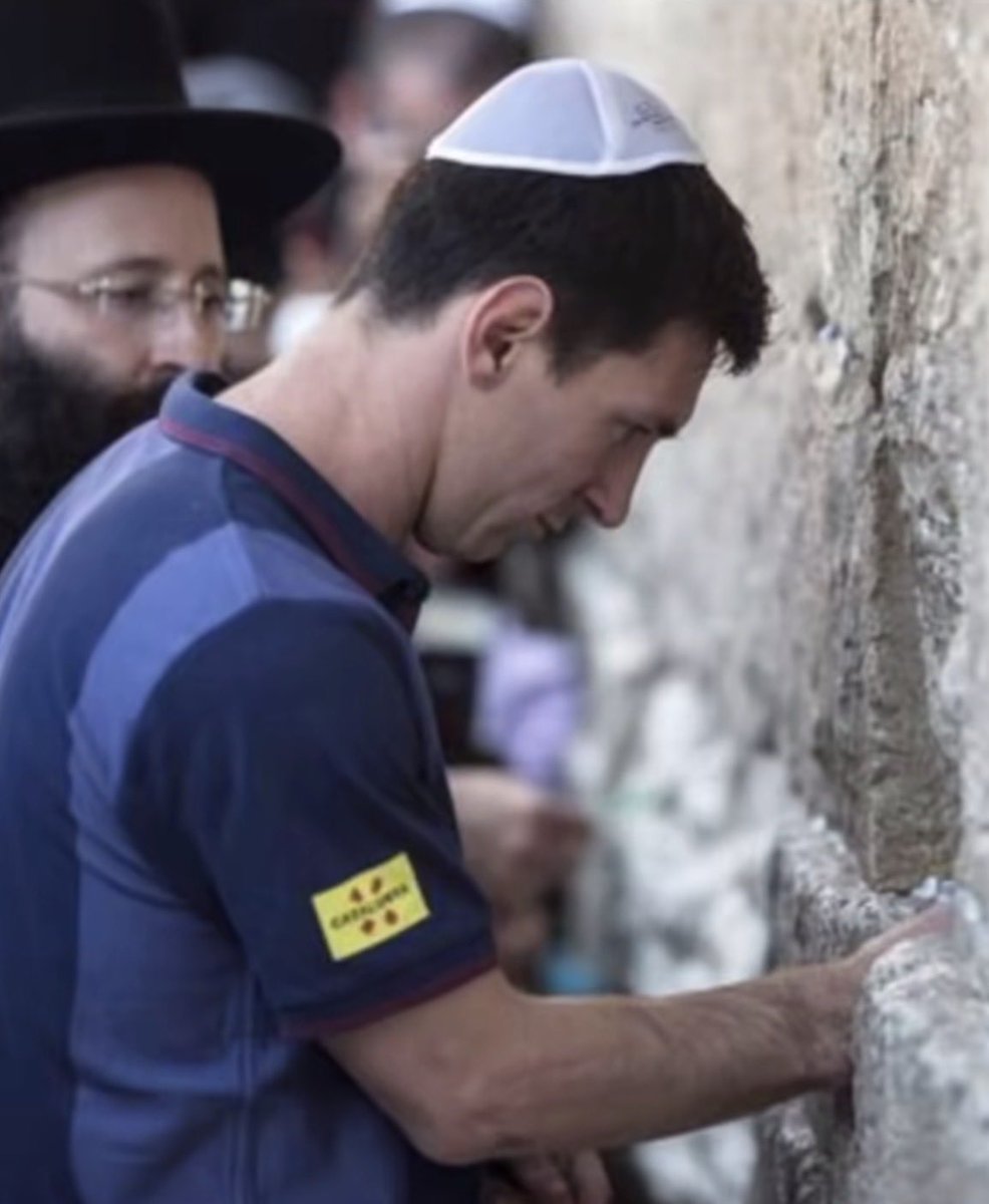 thatfunnyguy976's tweet photo. @jynxzi This ur goat ?  Free Palestine tiny dick ass nigga https://t.co/bHyj6285dt
