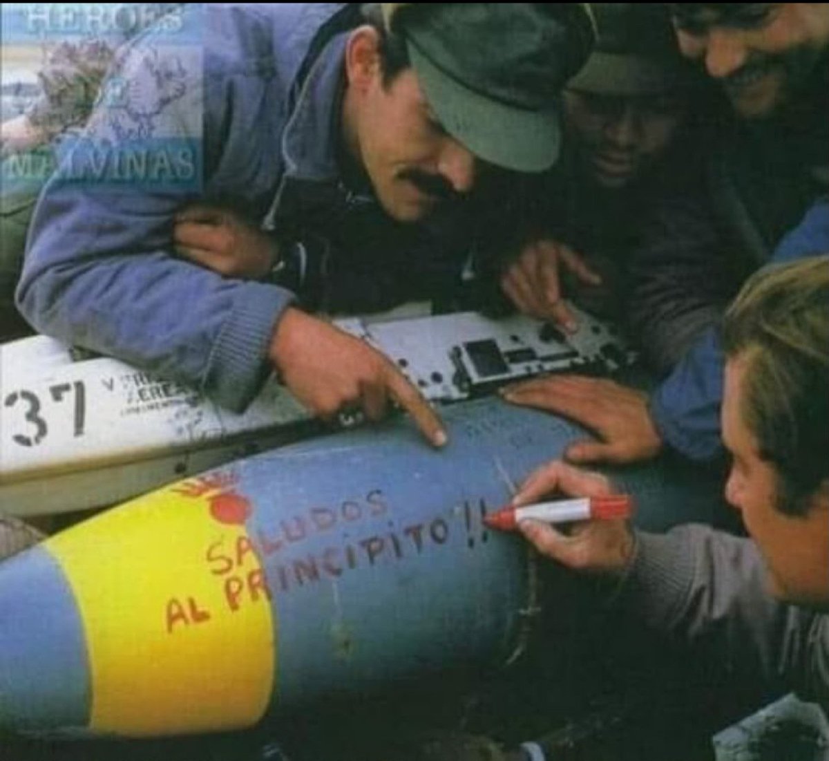 _nobodyinterest's tweet photo. LAS MALVINAS SIEMPRE FUERON, SON Y SERAN ARGENTINAS, GRACIAS SELECCION 🇦🇷 https://t.co/NJXIy4776T