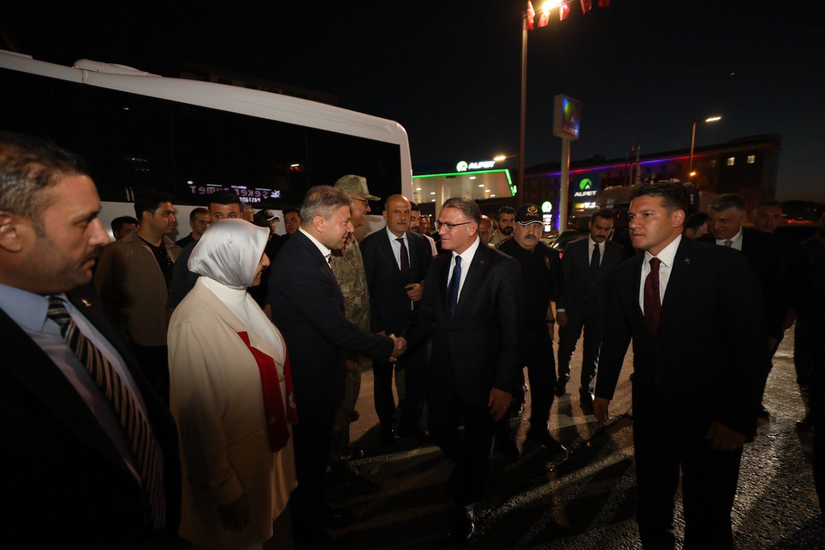 GSB_Van's tweet photo. 🇹🇷 İrade Bizim, Zafer Bizim! 🇹🇷

15 Temmuz Demokrasi ve Millî Birlik Günü’nün 10. yılı kapsamında düzenlenen Demokrasi Nöbeti, Van’da birlik, beraberlik ve millî irade ruhuyla devam ediyor.

📍Van Beşyol Meydanı https://t.co/MUbCWDsrql