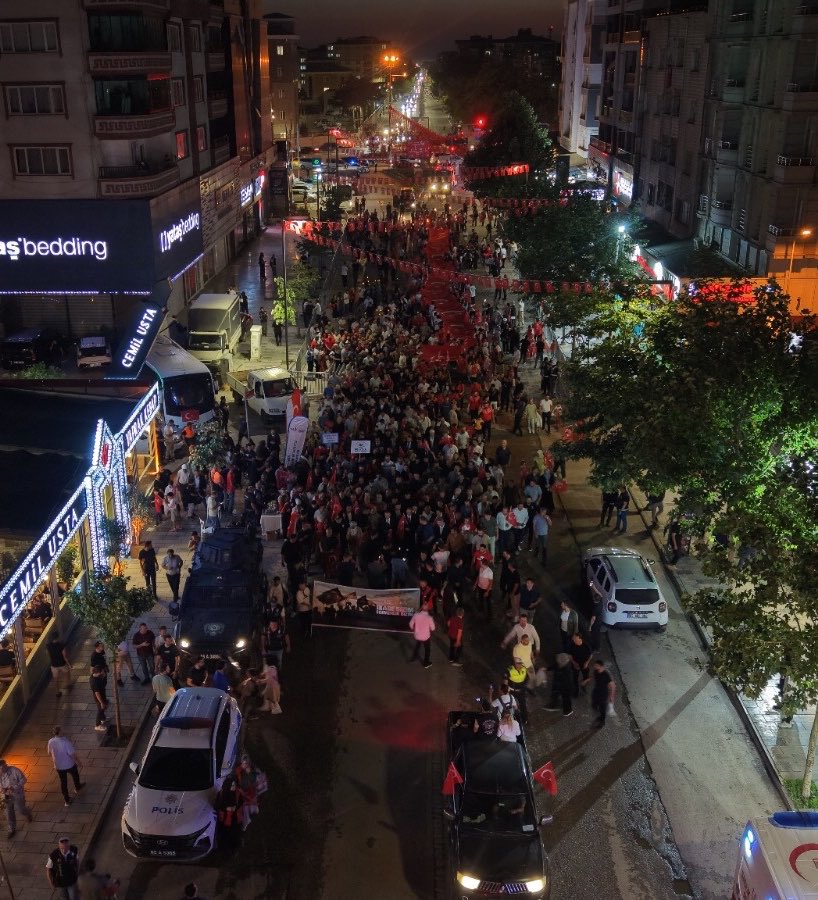 GSB_Van's tweet photo. 🇹🇷 İrade Bizim, Zafer Bizim! 🇹🇷

15 Temmuz Demokrasi ve Millî Birlik Günü’nün 10. yılı kapsamında düzenlenen Demokrasi Nöbeti, Van’da birlik, beraberlik ve millî irade ruhuyla devam ediyor.

📍Van Beşyol Meydanı https://t.co/MUbCWDsrql