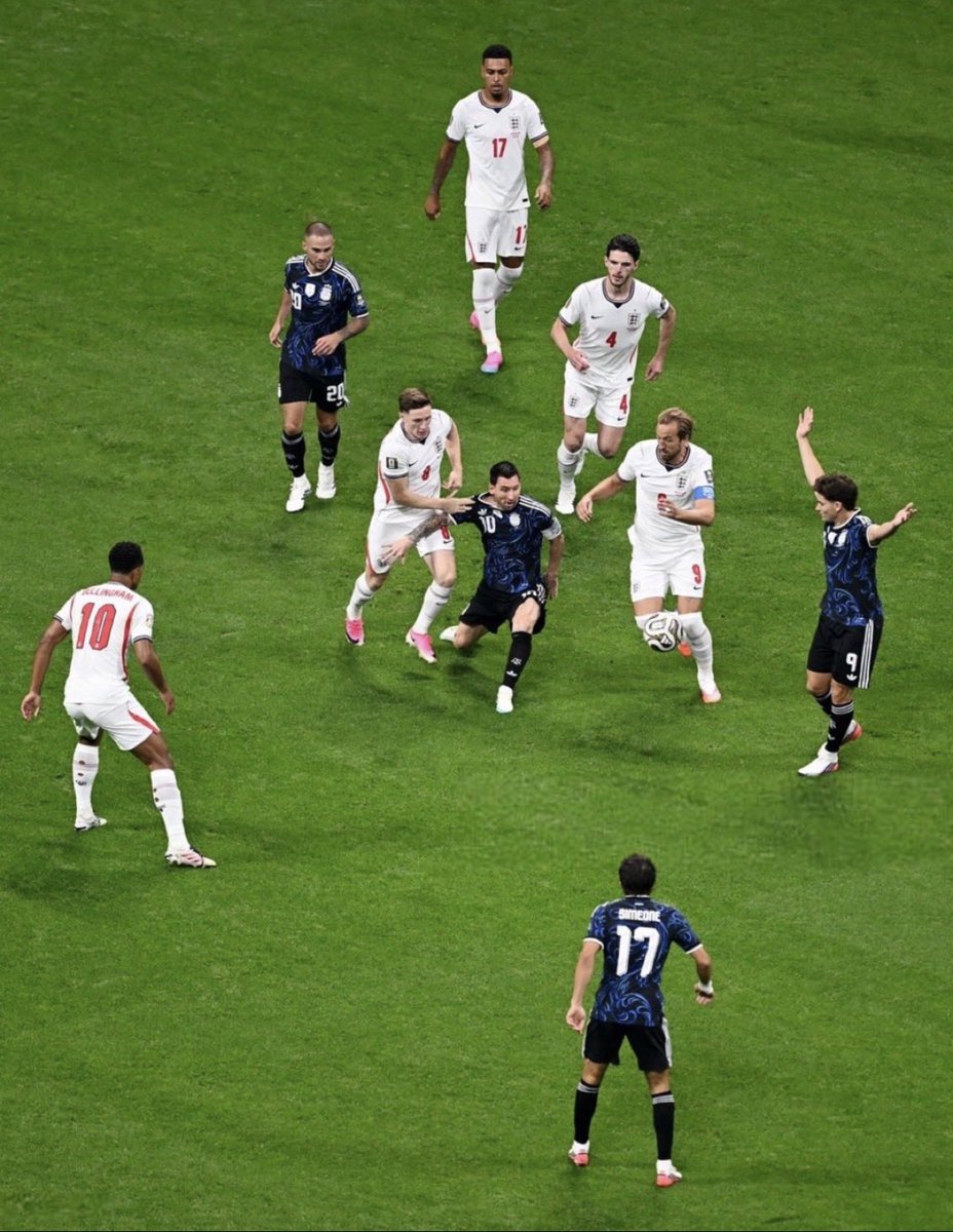 23Yvzz's tweet photo. 39 yaşında İngiliz futboluna ders verdi.

 #ENGARG https://t.co/VBEm3L2b47