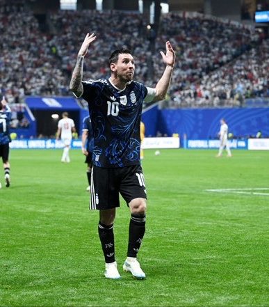 Muhammad24_6_26's tweet photo. اليالي الكبار لايروضها إلا ميسي 

#ميسي
#الارجنتين_إنجلترا https://t.co/cUKNNvSbux