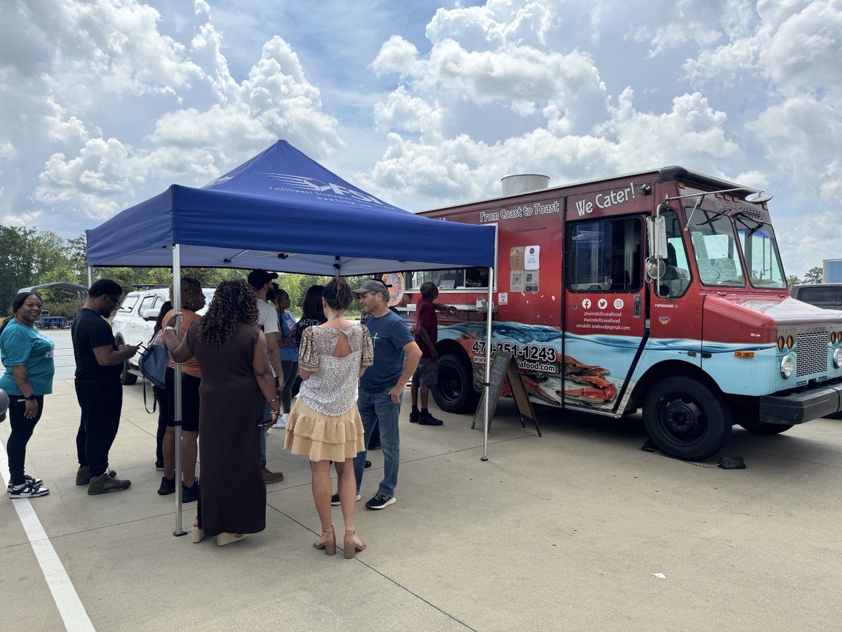 FSI_Delivers's tweet photo. Always a great time having food trucks come out to visit. Had some great seafood! https://t.co/RSexb44KBR