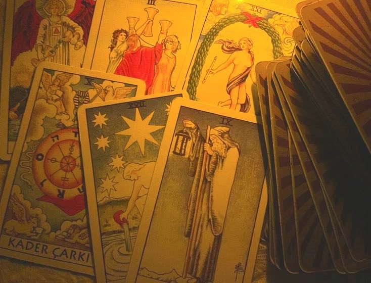 youseemhaunted's tweet photo. DINÁMICA DE TAROT GRATIS 

(comentar iniciales/ nombres y pregunta específica) 
solo tienen que seguirme acá, en ig @tarotillit y dar rt para que les responda!! https://t.co/V7ENhhTYkD