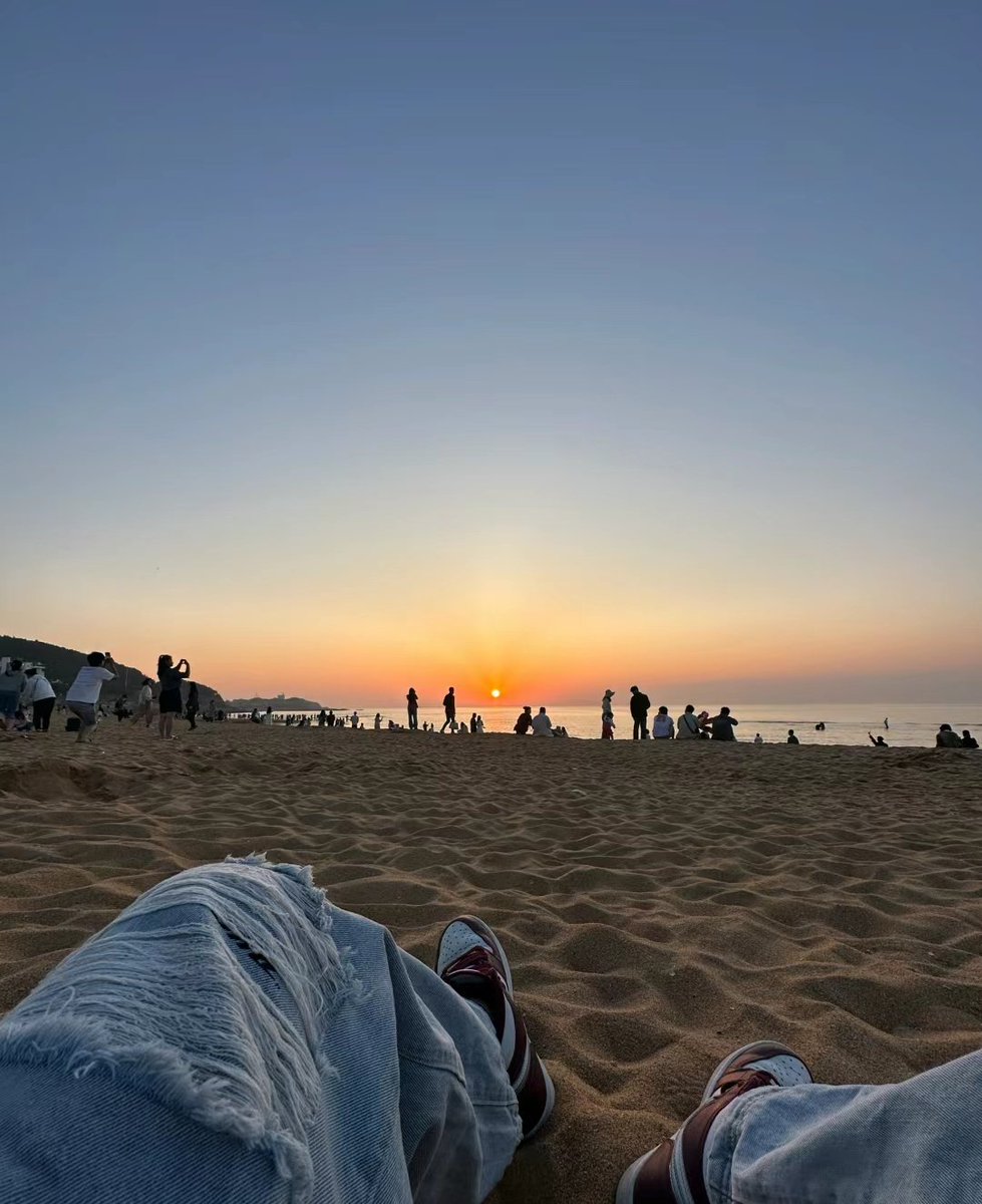 man2luv4's tweet photo. Spent a whole morning chasing waves at the tiny coastal cove—sand between my toes, salty air in my lungs, and that quiet magic that only comes when the world slows down. Couldn’t ask for a better little escape from the city. https://t.co/QIm5Eyot2D