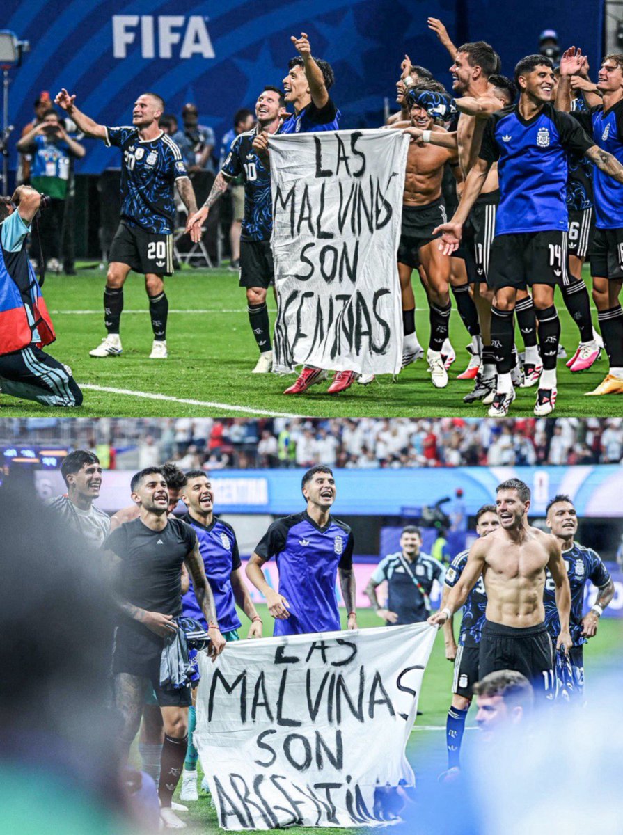 Haceinstantes's tweet photo. 🇦🇷🔥 LA SCALONETA Y EL MENSAJE QUE TRASPASA EL FÚTBOL

Tras eliminar a Inglaterra del Mundial 2026, los jugadores de la Selección argentina celebraron en el campo de juego con una bandera que decía: “Las Malvinas son argentinas”.

💙🤍💙 Un festejo cargado de emoción y simbolismo luego de una victoria histórica que metió al equipo de Lionel Scaloni en una nueva final del mundo.