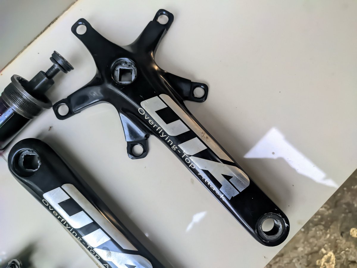 Syamsel1's tweet photo. Crank arm OTA  
Bb kotak GIORNI seret dikit tinggal servis dikit
pedal kanan oblak kiri normal

Ambil semua 350k negoo
#fnfjb https://t.co/GxrXzG3n3z