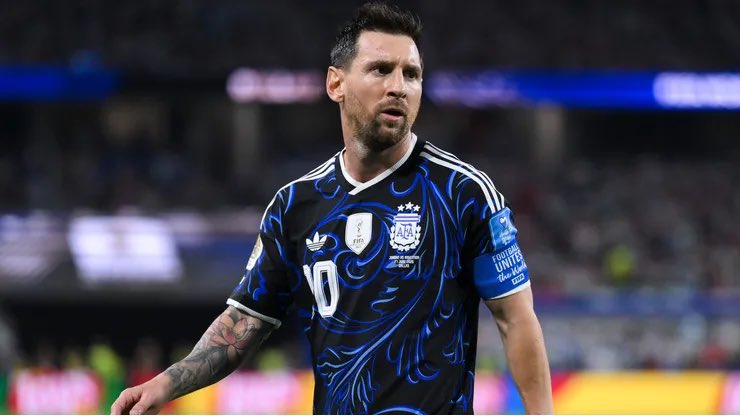 iamyoungdarlin's tweet photo. If you sit down and watch Lionel Messi play football, you’ll understand why some people struggle to accept that a human being can do the things he does.

For some, conspiracy theories are the only way they can make sense of something that feels impossible.

It’s truly a privilege to have supported and witnessed this man’s greatness. 🥹

#engarg #fifa #worldcup