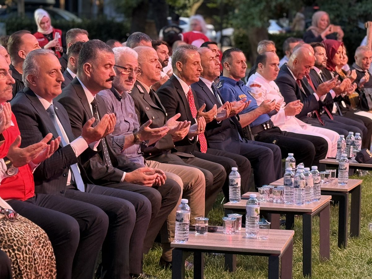 kadikoykaymakam's tweet photo. Kaymakamımız Sn.@muhittinpamuk, 15 Temmuz Demokrasi ve Millî Birlik Günü’nün 10. yılı kapsamında Yoğurtçu Parkı’nda düzenlenen Demokrasi Nöbeti Programına katıldı.
Vatanımız uğruna canlarını feda eden aziz şehitlerimizi rahmet ve minnetle, kahraman gazilerimizi şükranla anıyoruz. https://t.co/Tjd2rMeG5T