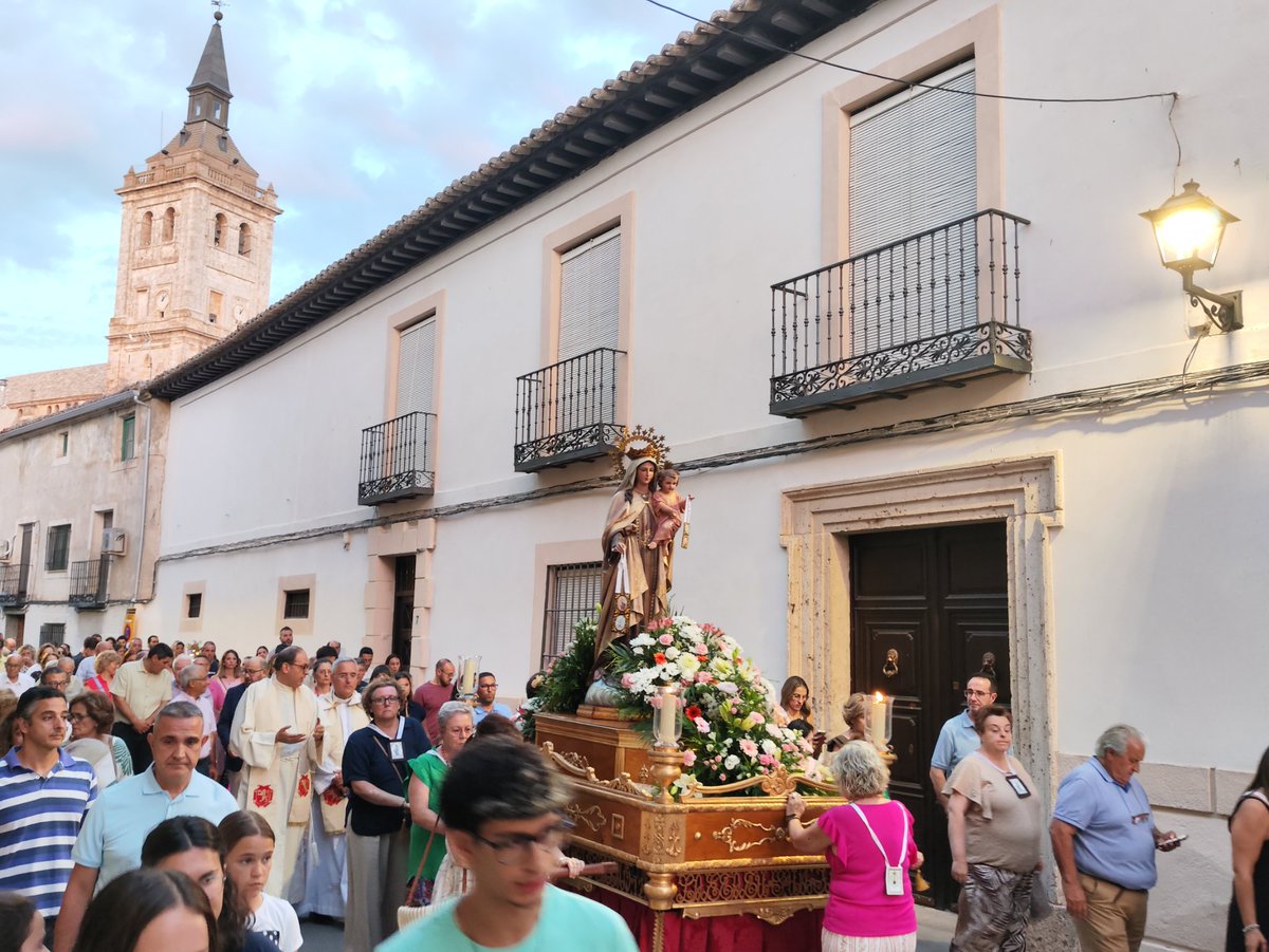 ParroquiaYepes's tweet photo. Celebramos la #SantaMisa en #Yepes y después se realiza el traslado de la imagen de la #VirgenDelCarmen desde la Parroquia hasta el convento de la MM Carmelitas para el día de su fiesta
https://t.co/GVWKYhDVzN https://t.co/VxNLBCVQwT