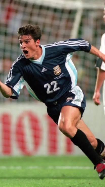 lasidusodiee's tweet photo. Goal  Piala Dunia terakhir dari pemain Argentina ke gawang Inggris dicetak Javier Zanetti dengan No punggung 22.
Sekarang goal terakhir nya di cetak Sama Lautaro Martinez dengan No punggung 22 juga. 

Hmmmm https://t.co/Df0xXY7Bv2