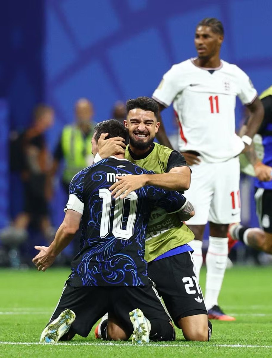 gabrilamorim's tweet photo. O 11° jogador do Palmeiras a chegar numa final de Copa do Mundo.

Flaco López não só jogou uma Copa ao lado de Messi, como chegou na final ao lado de Messi.

Imagina esse sonho que ele tá vivendo? https://t.co/QYua2KtY8q