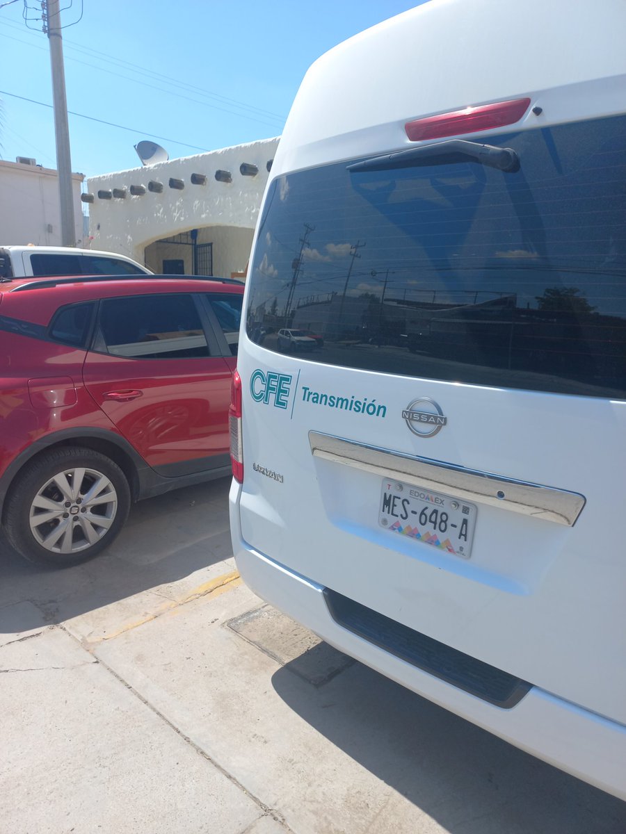 Daniel_GaEn's tweet photo. Me pregunto si la empresa que se ostenta de clase mundial @CFEmx @CFE_Contigo permite a su empleados que tienen asignado vehiculos estar en un Bar en horas de trabajo.... https://t.co/hSjv9mPrHp