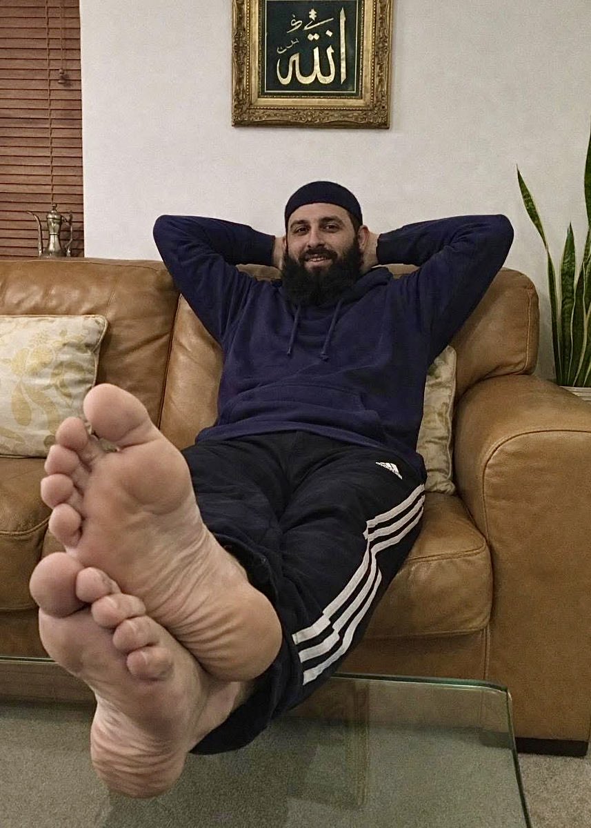 f4gUniversity's tweet photo. A foot massage must be provided as soon as He gets home https://t.co/8pf02QsMmh