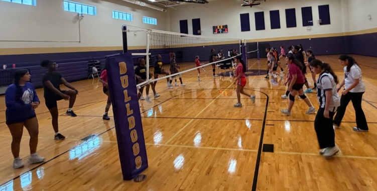 JohnStem_EISD's tweet photo. ๐๐พ Volleyball skills, teamwork, and Bulldog pride were on full display at Everman Volleyball Camp this week! Our future Bulldogs worked hard, learned new skills, and had a great time on the court. Thank you to everyone who made camp a success! ๐๐ #Everman #PAWSitiveBulldogs https://t.co/VZDB0gYjOT