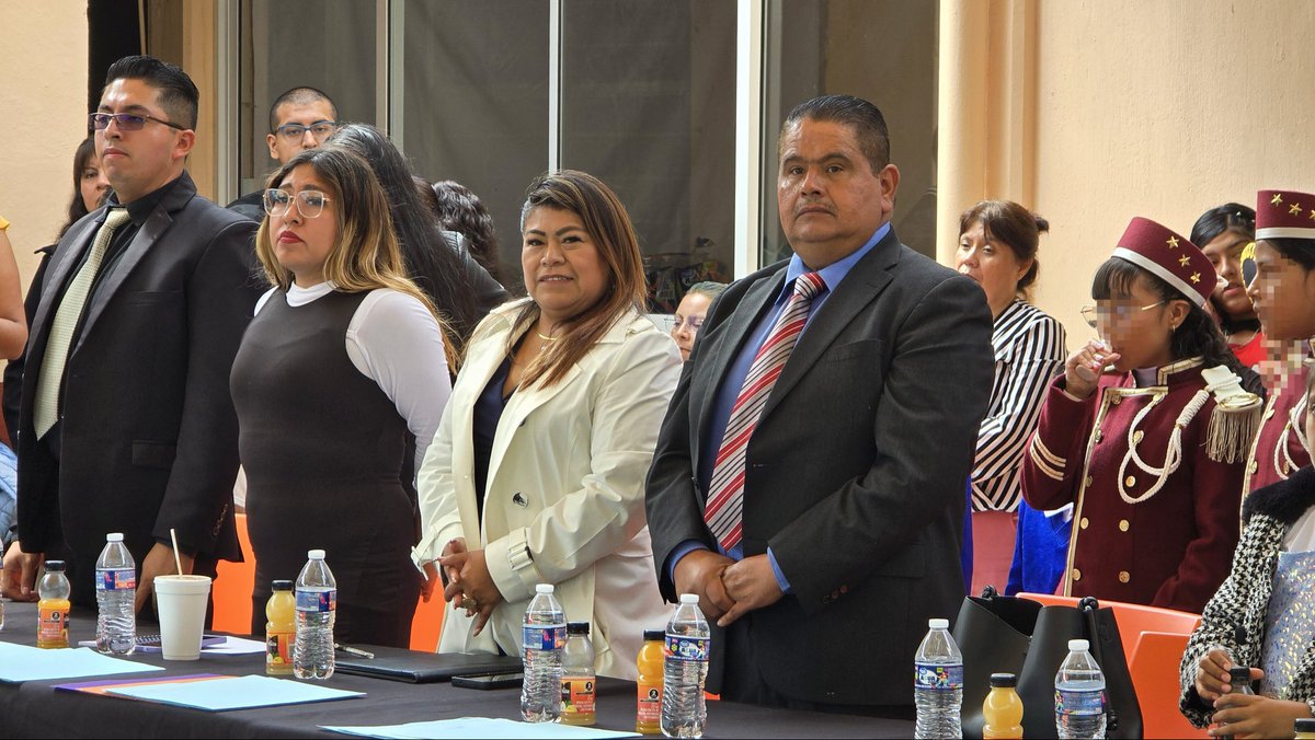 LeideAviles25's tweet photo. Acompañé la ceremonia de clausura del ciclo escolar de la Escuela Primaria "Lázaro Cárdenas", en nuestro querido Chimalhuacán.

¡Muchas felicidades a la generación 2020-2026!

#LeideAvilésDomínguez 
#HumanismoMexicano 
#ElPoderDeServir 
#Mexiquenses
#Chimalhuacán https://t.co/QVpN3CiXPr