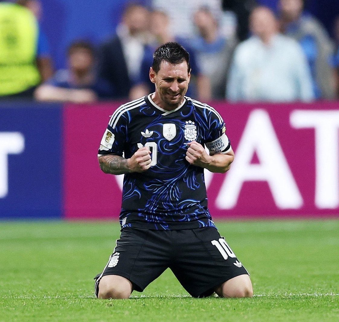 NachoJP_'s tweet photo. El domingo seremos rivales, pero qué emocionante ha sido vivir otro Mundial de Leo Messi.

Lo que ha hecho con 39 años es para que se acaben los debates, incluso en su propio país, sobre quién es el mejor jugador de la historia. https://t.co/6k3IPSwQqb