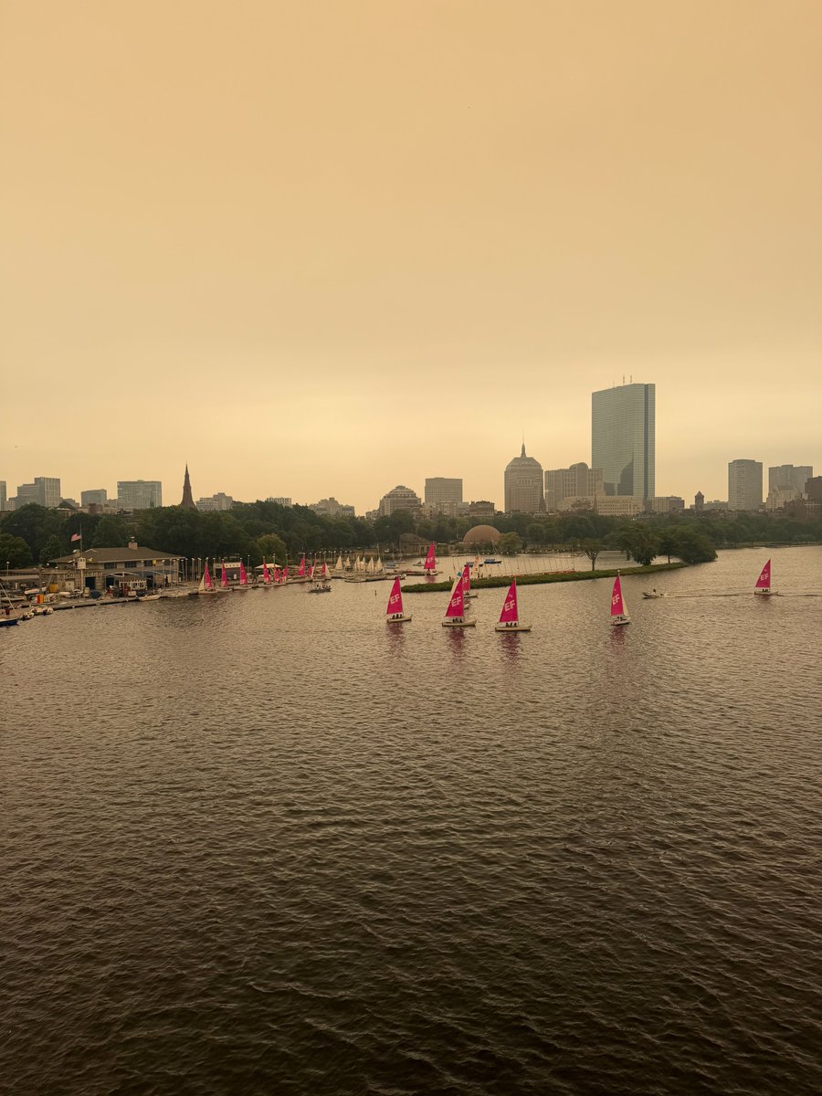 OnlyInBOS's tweet photo. Boston on Monday versus Boston on Wednesday. https://t.co/WrIdRi2a26