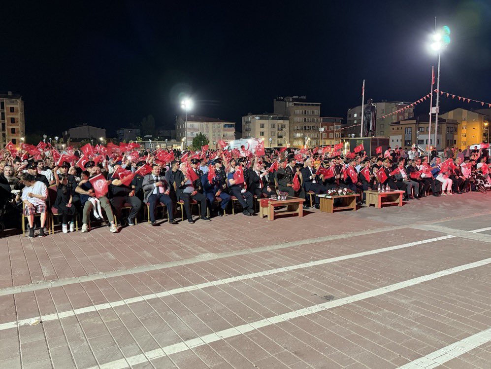 Mus_GM's tweet photo. 🇹🇷 15 Temmuz, milletimizin iradesine sahip çıktığı, vatan uğruna canını feda ettiği şanlı bir direnişin adıdır.
Şehitlerimizi rahmetle, gazilerimizi minnetle anıyoruz.
Unutmadık, unutturmayacağız. 🇹🇷
#15Temmuz #DemokrasiVeMilliBirlikGünü 
#GSBGM

@OA_BAK @gencliksporbak https://t.co/JuGrNABgBn